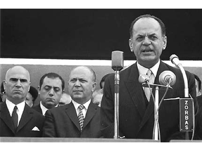 Ο Γ. Παπαδόπουλος σε διάγγελμα.